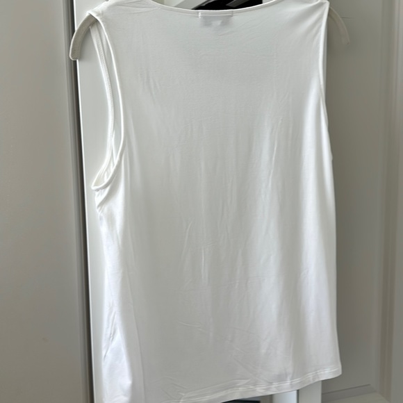 EVEREVE ladies, NEW short sleeve, top with cut out, medium, super soft, white. - Picture 6 of 7